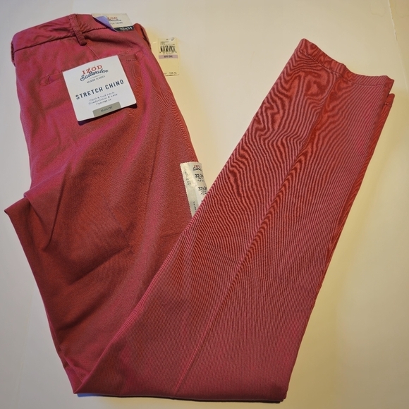 Izod Men's Saltwater Red Stretch Chino [32x34] - Picture 3 of 6